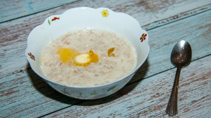 Каша становится бомбой: Врач объяснила, что делает с кровью овсянка