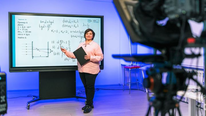 Собянин рассказал о грантах для разработчиков образовательных материалов МЭШ