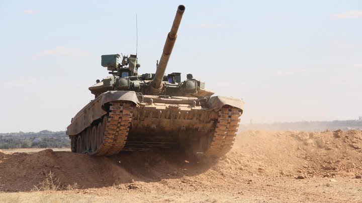 Американцы вывезли захваченный на Украине танк Т-90А