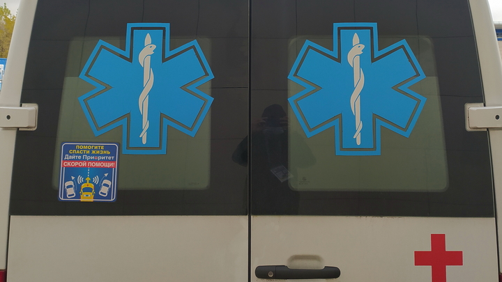 Машина скорой помощи сбила ребенка и перевернулась в Свердловской области