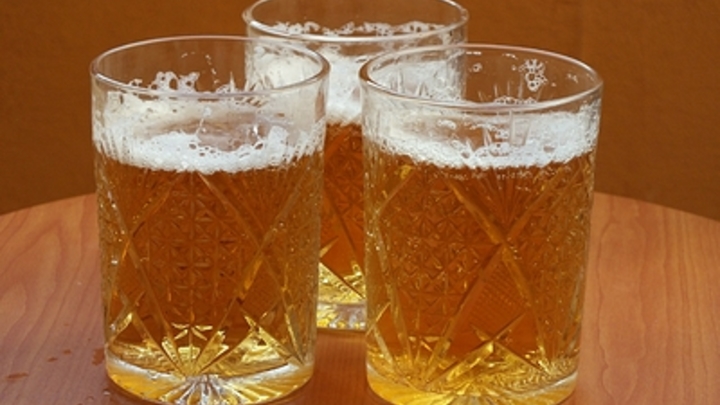 Нарколог развеял популярный миф о безвредности безалкогольного пива