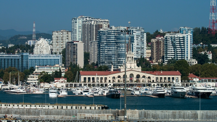 В Сочи к лету благоустроят набережную реки Мзымта