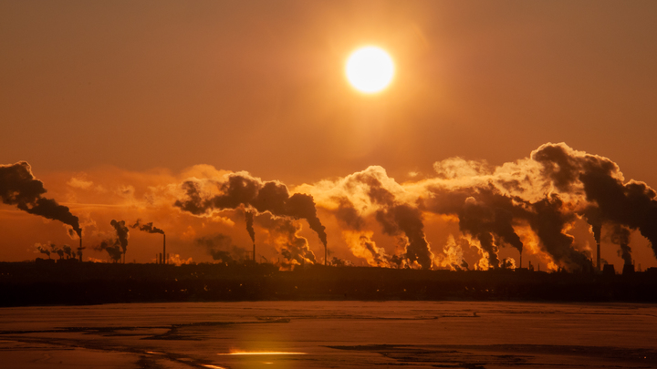 Гигантская дыра в 20 раз больше Земли образовалась на Солнце