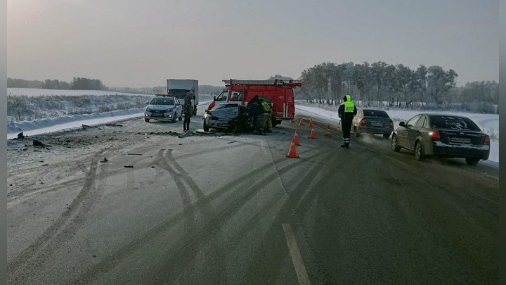 В страшной аварии на трассе в Челябинской области пострадали четыре человека