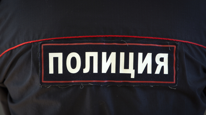 Полицейский помог ликвидировать пожар в Геническом районе