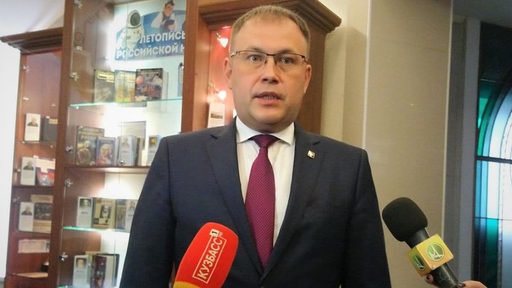 Илья Середюк поздравил кемеровских медиков с профессиональным праздником