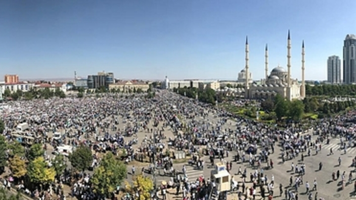 Исполнитель уголовных песен Курский оправдал преступления боевиков в Чечне