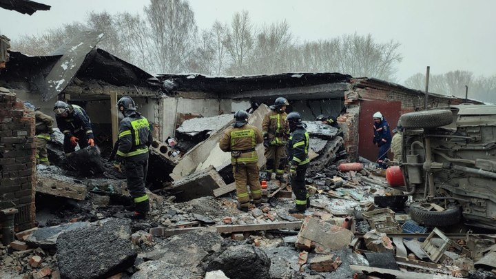 Взрыв в гаражах на улице Мира в Новосибирске: что известно, причины и последствия