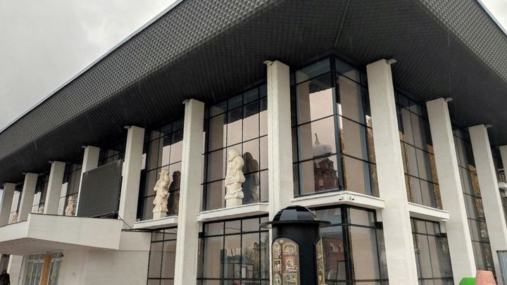 Губернатор Авдеев написал в прокуратуру жалобу на ремонт драмтеатра