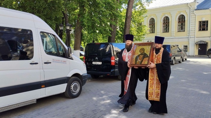Во Владимир прибыла икона Александра Невского с частицами мощей святого