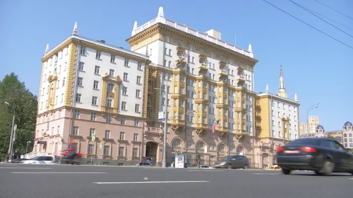 РИА Новости: автомобиль Долиной трижды за вечер приезжал к дому Хамовниках