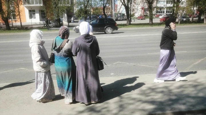 Поймаю у школы, головой об стенку, и сдохнет! Приезжая из Закавказья угрожает русской учительнице