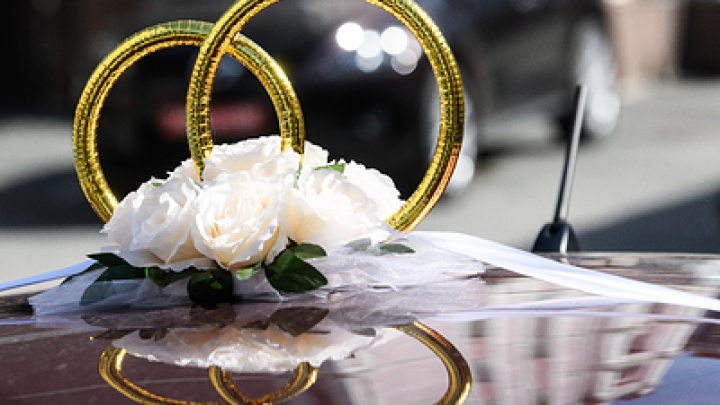 Белорусские молодожёны съели свои обручальные кольца после регистрации брака