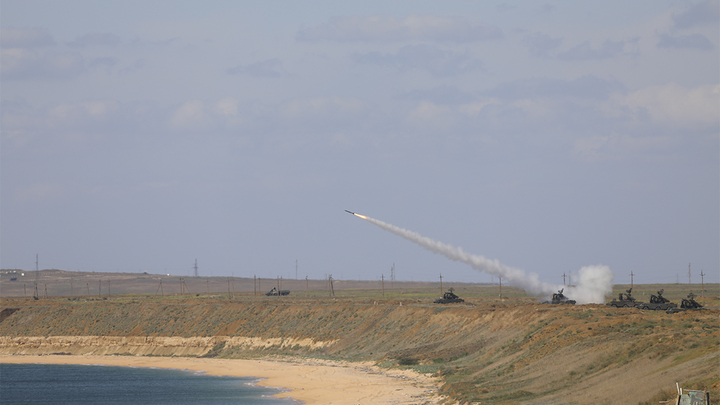 В районе Балаклавы работает ПВО: Воздушная тревога в Крыму - что известно