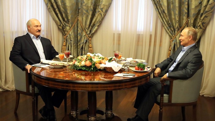 Всяких пакостей повспоминал: Лукашенко повинился перед Путиным, тот его мягко пожурил