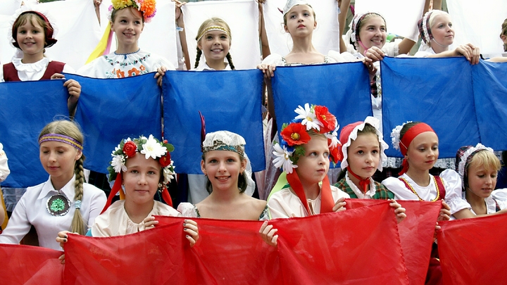 Вражьё уехало, а русские вернулись. Вместе с ними в Россию едут и американцы, и европейцы