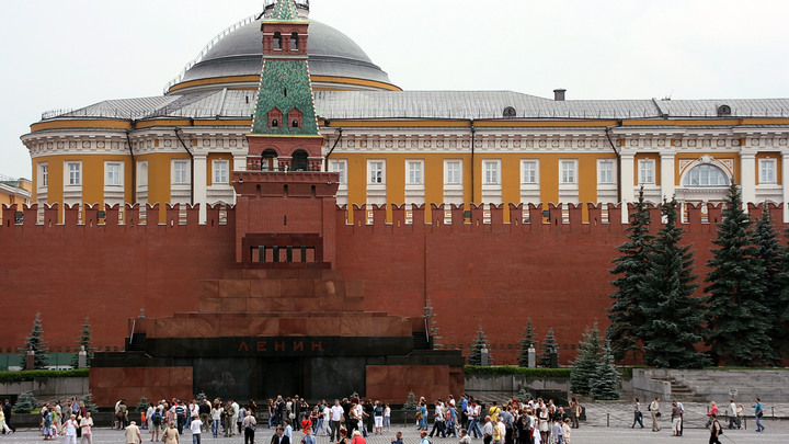 В Москве из-за сильного ветра ограничили доступ на Красную площадь