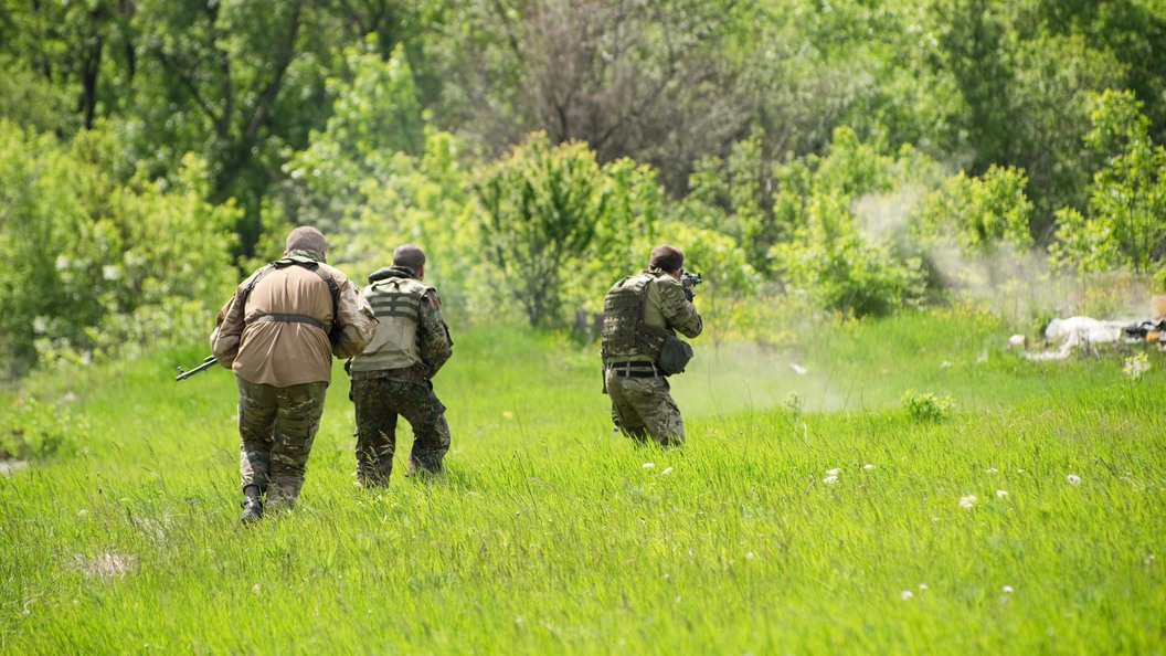 Украинские силовики не выдержали и получаса без стрельбы во время режима тишины Украинские силовики не выдержали и получаса без стрельбы во время режима тишины