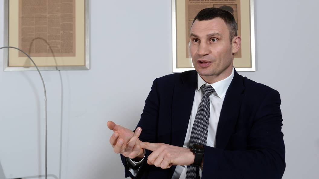 Русский Кличко: Глава МЧС Тверской области заткнул за пояс украинского нецицерона - видео Русский Кличко: Глава МЧС Тверской области заткнул за пояс украинского нецицерона - видео
