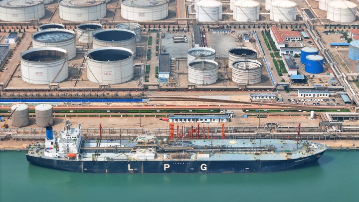 Запад проиграл в нефтяной битве: NTV признал провал ограничительных мер