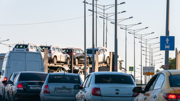 В посёлке Энем под Краснодаром образовалась 8-километровая пробка