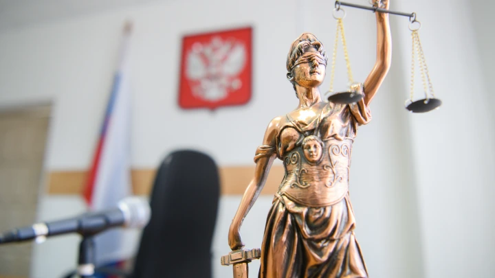 Водитель автобуса, упавшего в Мойку, получил штраф и шесть лет колонии за резиновую квартиру