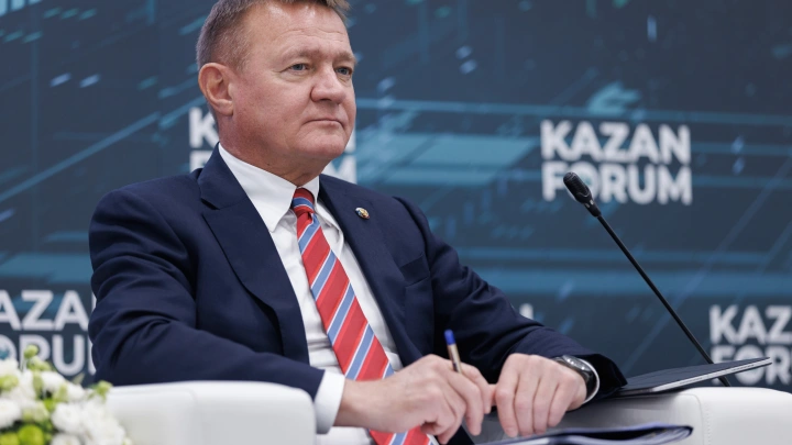 Отправленный в отставку министр Старовойт покончил с собой в автомобиле Tesla