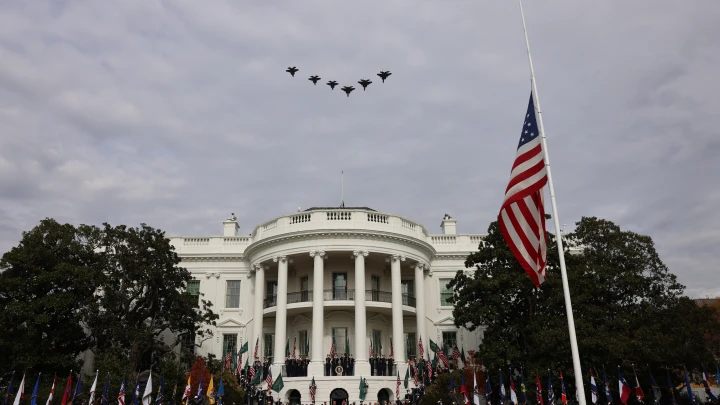 Американист Дудаков: США будут давить на Зеленского, используя ситуацию на фронте и новый скандал