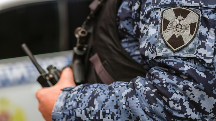 Из магазина Краснодара мужчина попытался украсть рыбные деликатесы и сыры