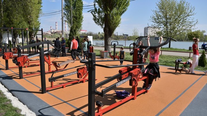 В парке Солнечный Остров в Краснодаре открыли площадку с новыми тренажерами