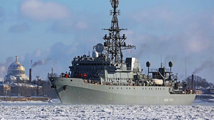 В Крым возвращается русский корабль Иван Хурс, который потопили боевики ВСУ