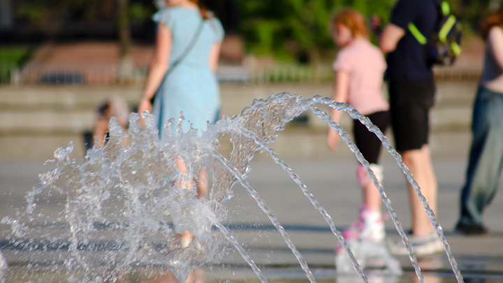 Медик рассказала, что лучше пить в жаркую погоду. Спойлер: не холодную воду