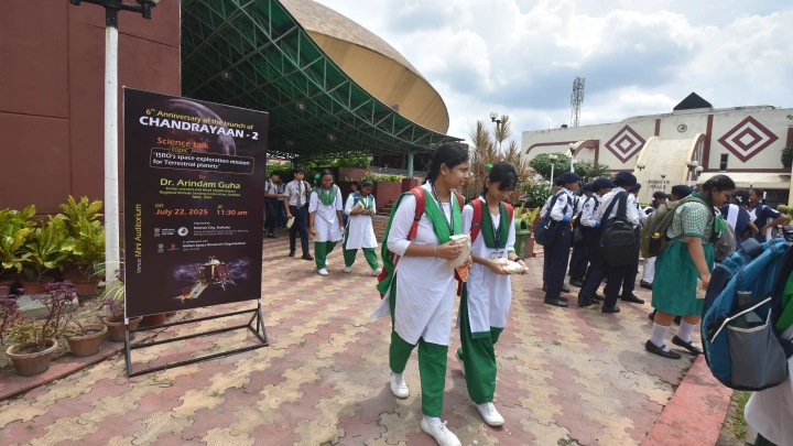 В Индии 12-летняя школьница умерла после 100 приседаний с рюкзаком на спине