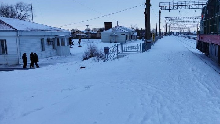 В Челябинской области три матери с детьми устроили катания у железнодорожных путей