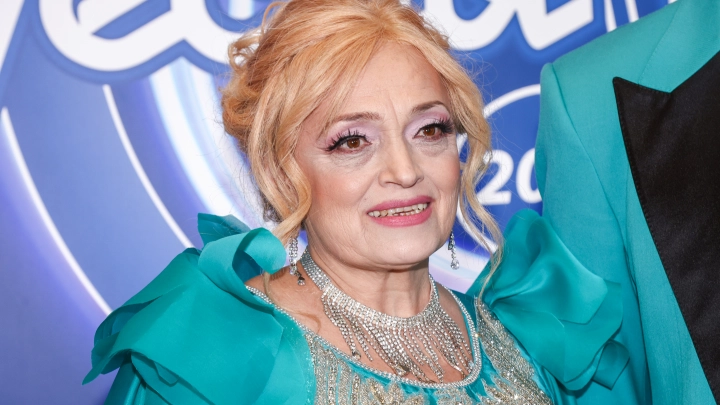 Девушка вцепилась в шею: Концерт Кадышевой в Иванове закончился нападением - очевидцы рассказали о странном мужчине в кепке