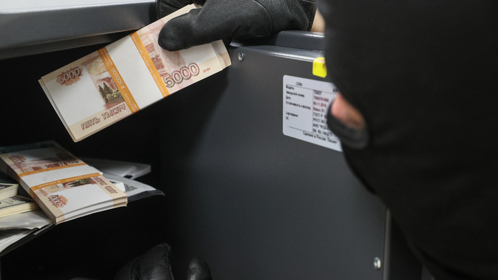 В Екатеринбурге продавец нанял подростков, чтобы ограбить магазин, в котором работал