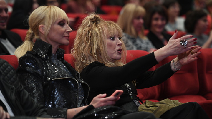 Кремль не намерен комментировать просьбу Пугачевой о признании ее иноагентом