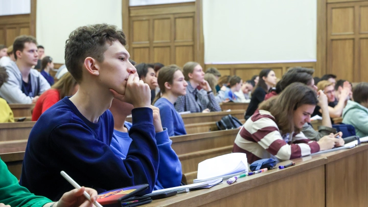 Минобрнауки обяжет все вузы страны преподавать шесть гуманитарных предметов