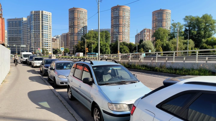 Продажи новых автомобилей в России просели. Эксперты объяснили, почему