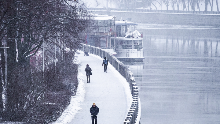 В Новороссийске из-за надвигающегося снегопада введён режим повышенной готовности