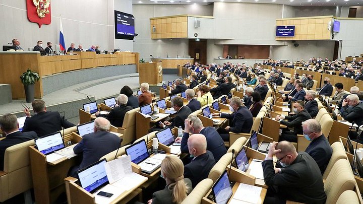 Жена депутата Госдумы от Кузбасса заработала в 8 раз больше мужа