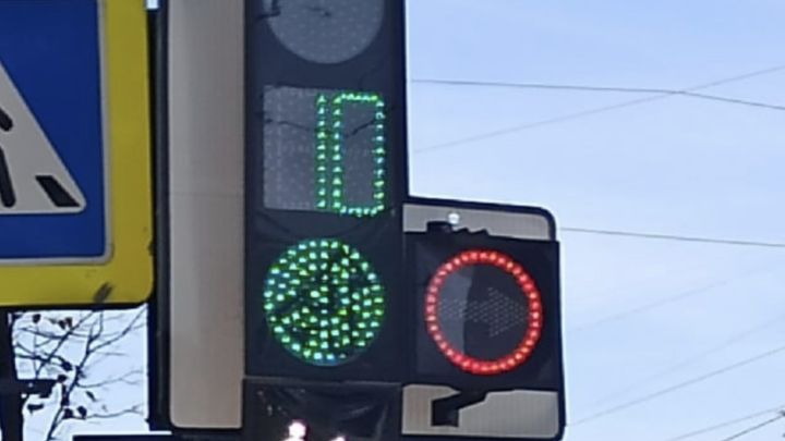 В Челябинске отключили светофор на опасном перекрестке Комсомольского проспекта