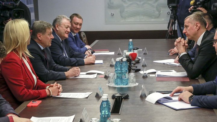 Посол Беларуси в России посетил Новосибирск и встретился с мэром Локтем