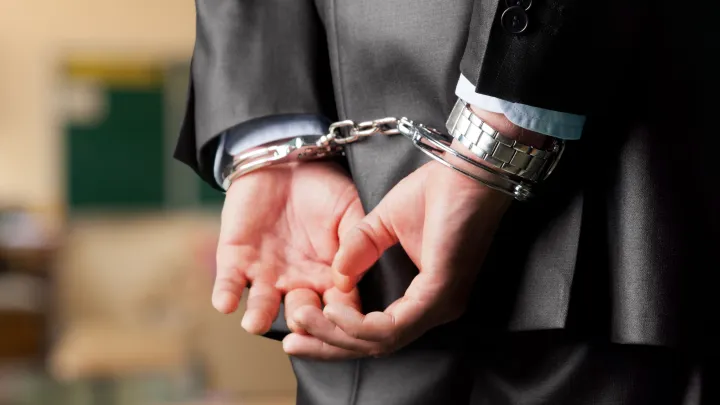 Крышевал бизнес и прятал сыновей: главу Роспотребнадзора Челябинской области арестовали за коррупцию