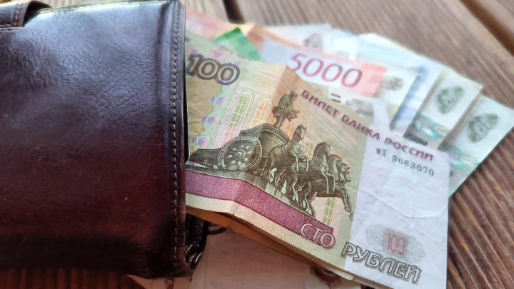 Как лучше всего сохранить свои сбережения? Экономист Касатонов: Вложить во что-то реальное