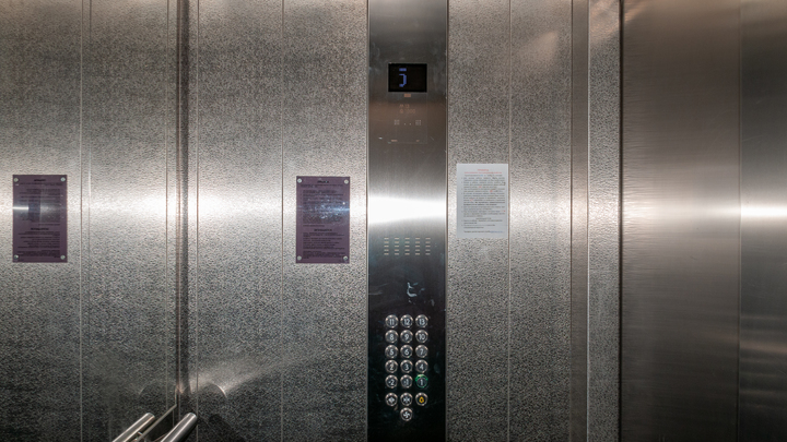 Мгновенная карма настигла мальчугана, помочившегося на кнопки в лифте краснодарского ЖК Флотилия