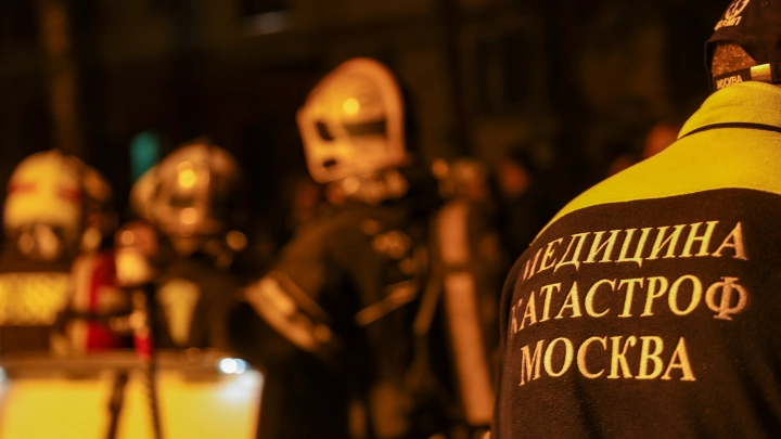 В Брянской области погибли семь человек: Автомобильный мост раздавил вагон поезда