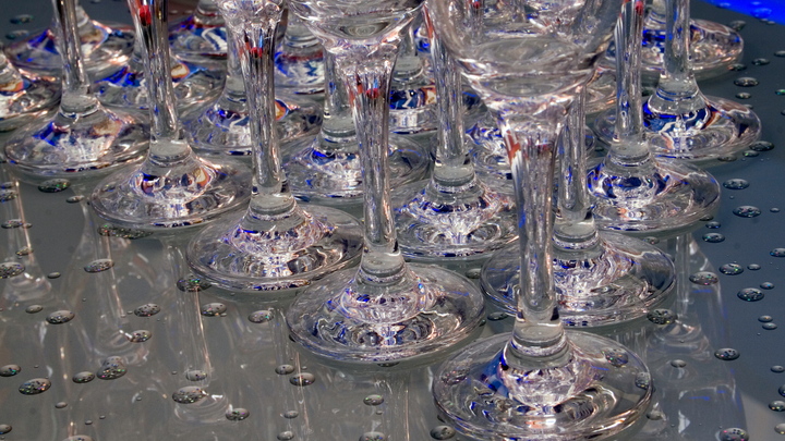 В кафе Алёшкинского района изъяли порядка 240 литров незаконного алкоголя