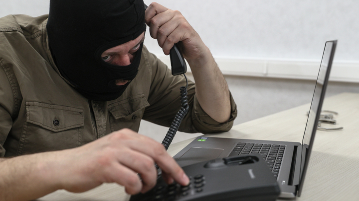 Ученый кемеровского вуза поверил мошенникам и подарил 3 млн рублей