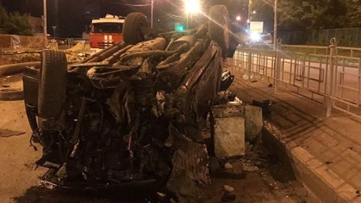 Два человека из перевернувшегося на Шестой просеке в Самаре Nissan попали в больницу
